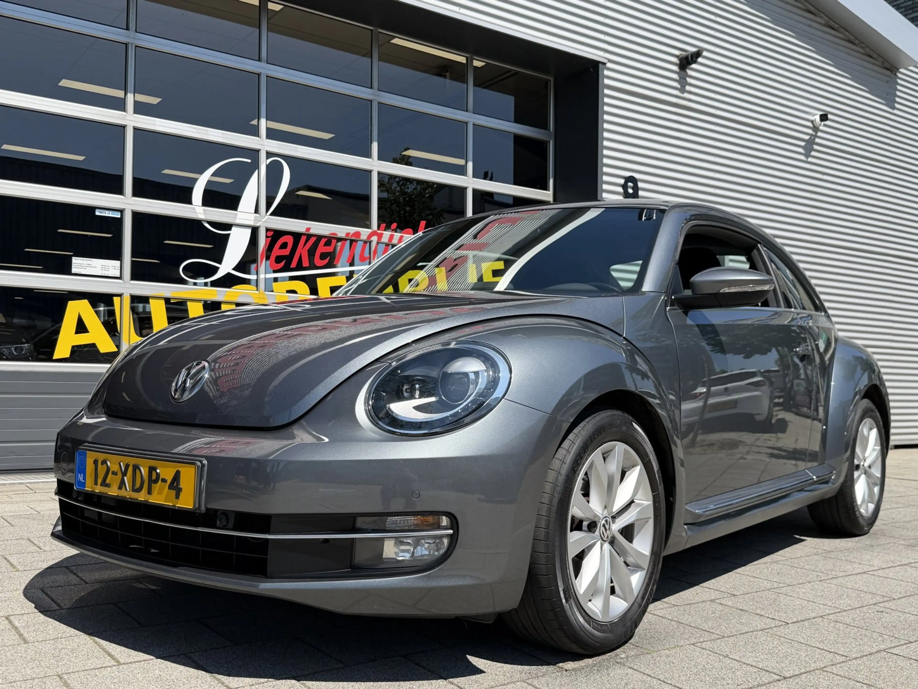 Volkswagen Beetle 1.2 TSI Designo Edition - Navigatie I Airco I PDC