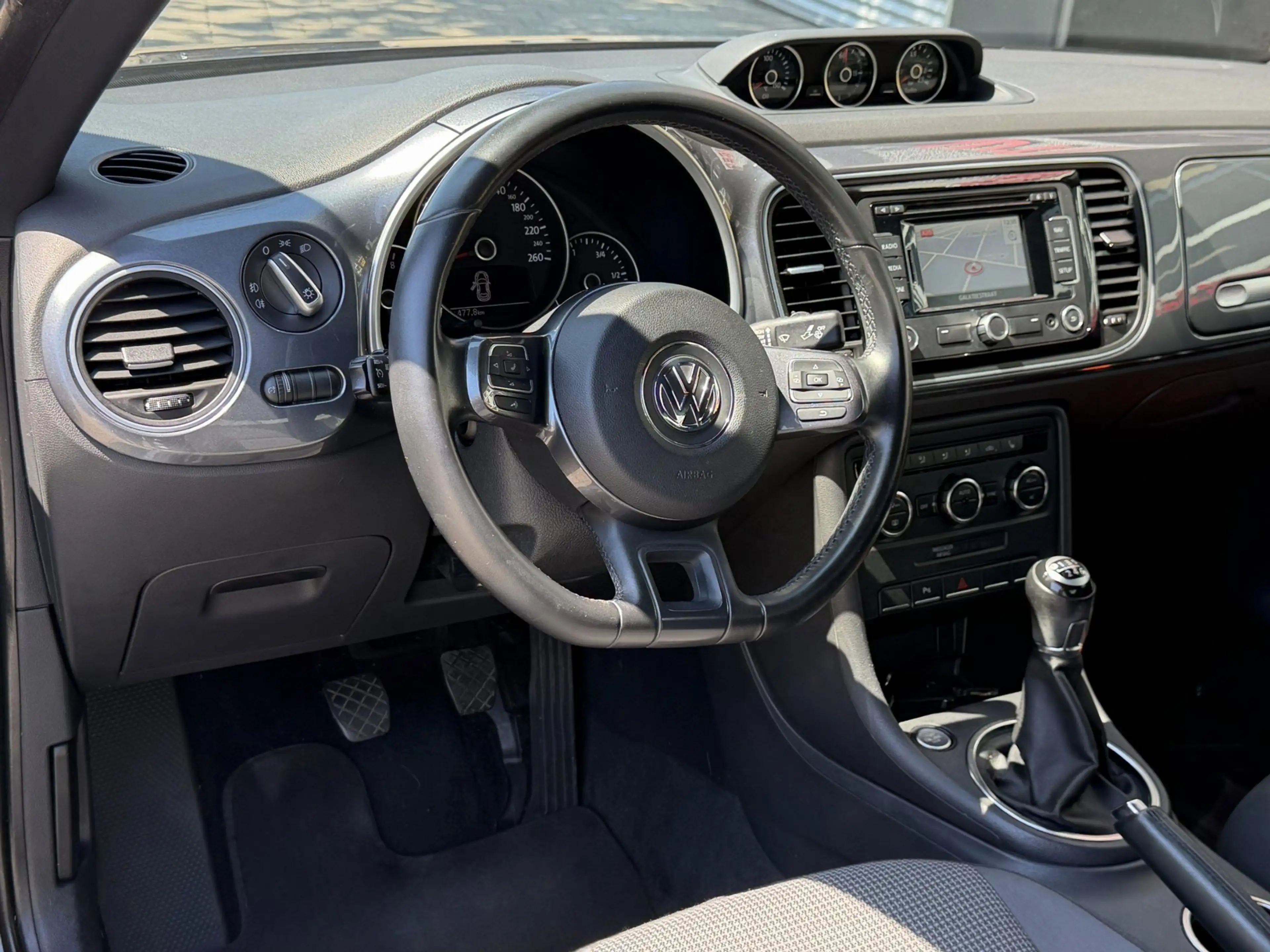 Volkswagen Beetle 1.2 TSI Designo Edition - Navigatie I Airco I PDC — photo 2