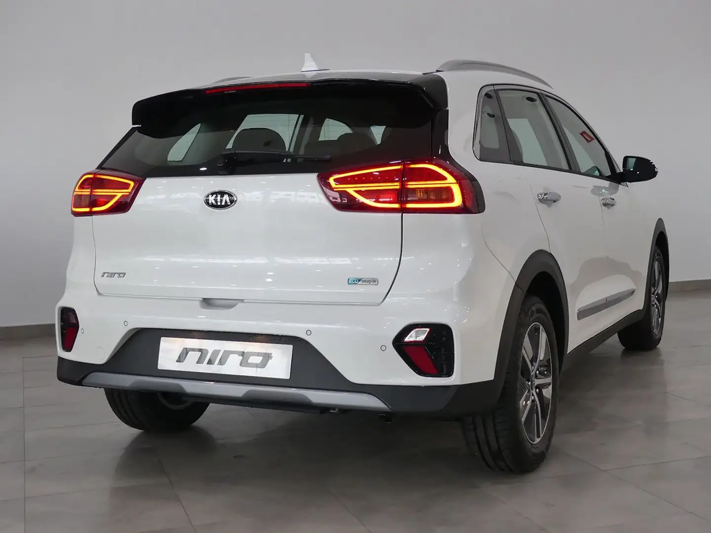 Kia Niro 1.6 GDI PLUG-IN HYBRID DRIVE 141 5P Blanco - 2