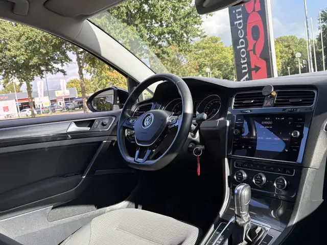 Volkswagen Golf view 8