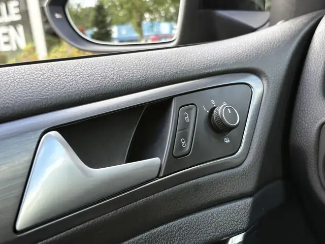 Volkswagen Golf view 12