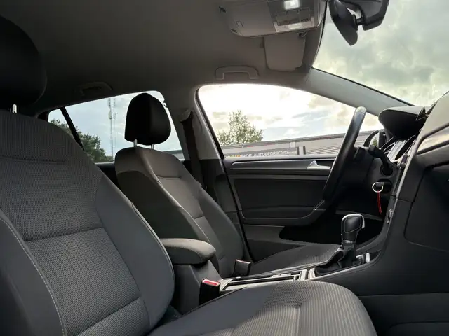Volkswagen Golf view 10