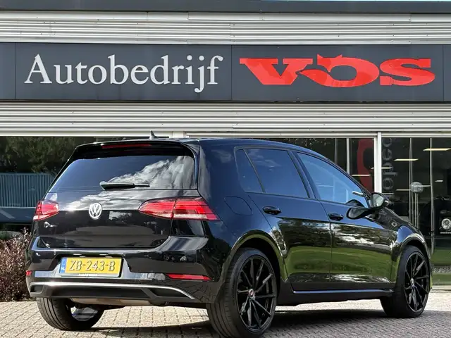 Volkswagen Golf view 9