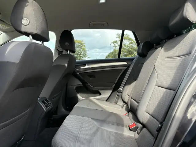 Volkswagen Golf view 6