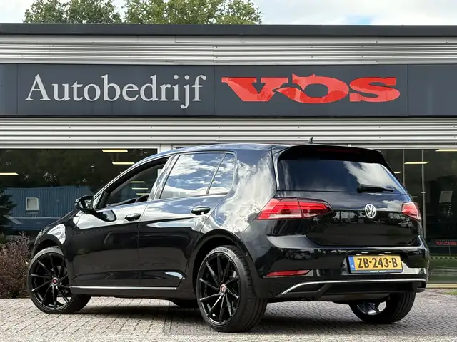 Volkswagen Golf view 5