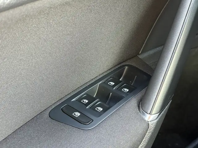 Volkswagen Golf view 13