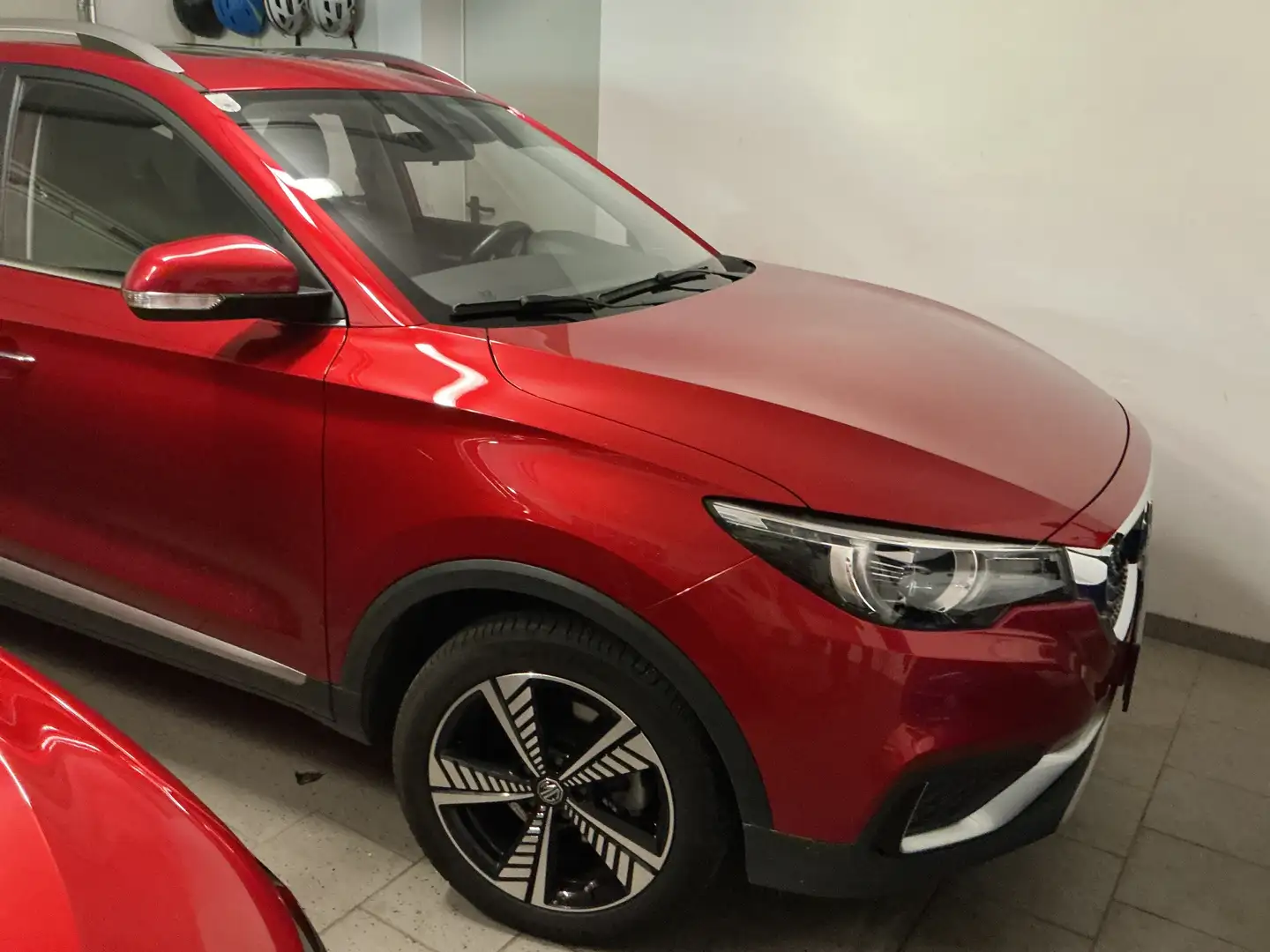 MG ZS EV 44,5kWh Luxury Rojo - 1