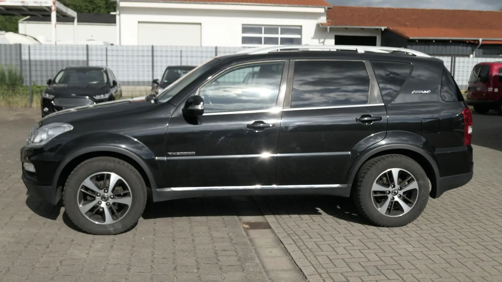 SsangYong Rexton Rexton W Quartz4WD/4-Sitzheizung/7-Sitzer Schwarz - 2