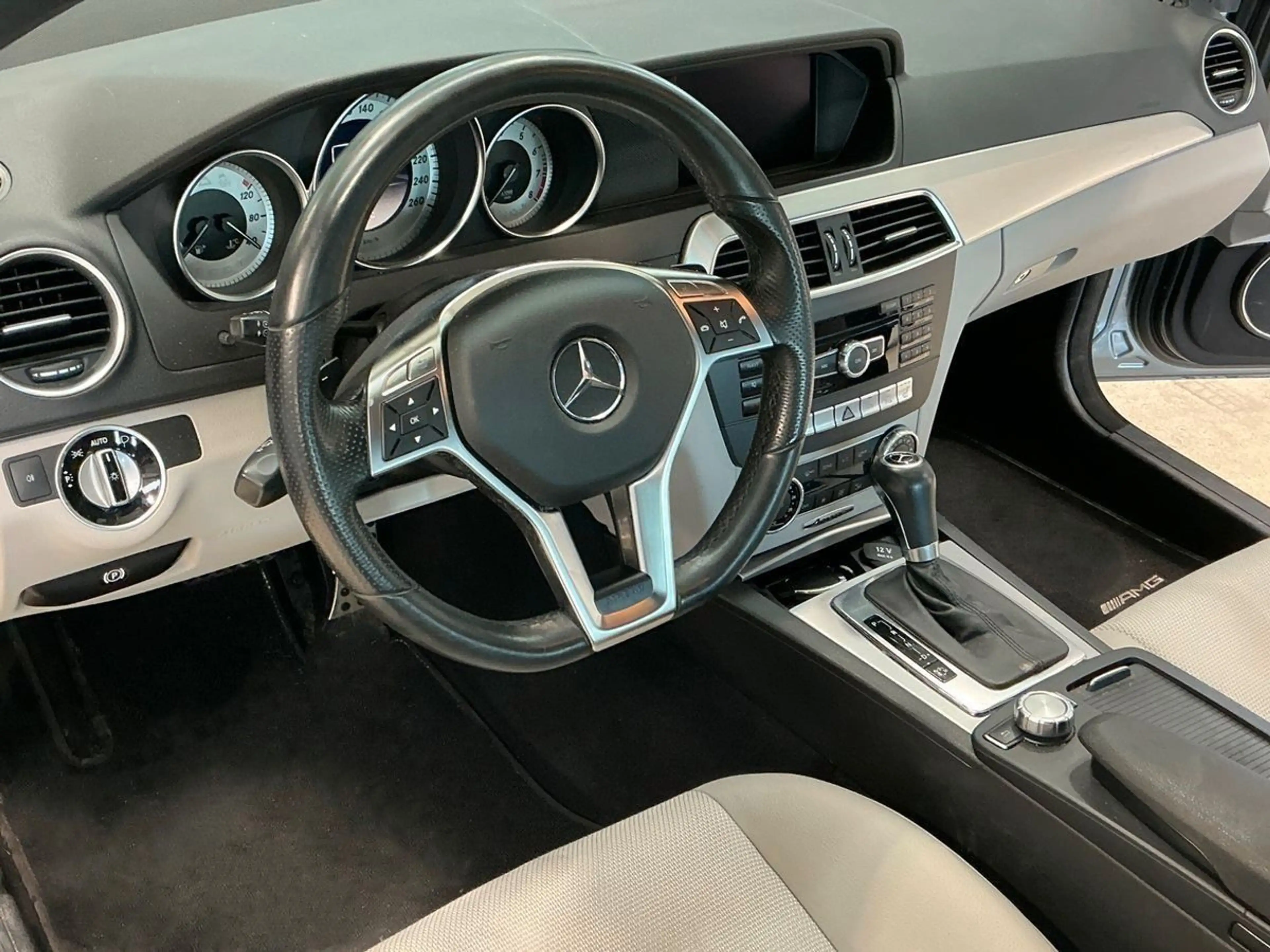 Mercedes-Benz C 350 CGI V6 4Matic AMG *1.Hand*MB-Scheckheft* — photo 3
