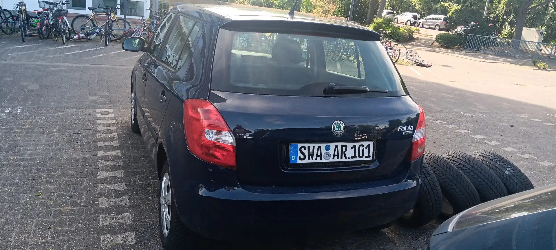 Skoda Fabia 1.2 HTP Ambiente Blau - 2