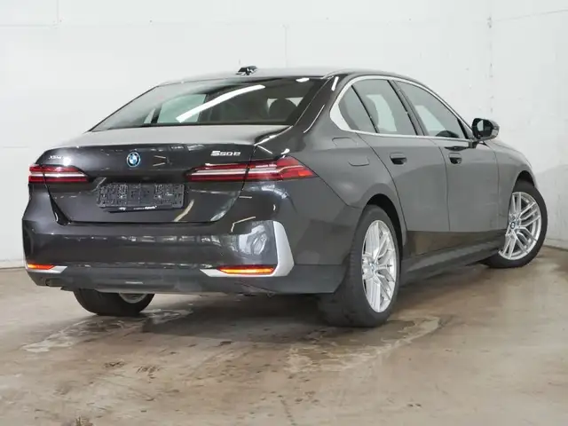 BMW 5 Series view 5