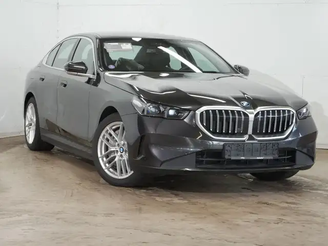 BMW 5 Series view 3