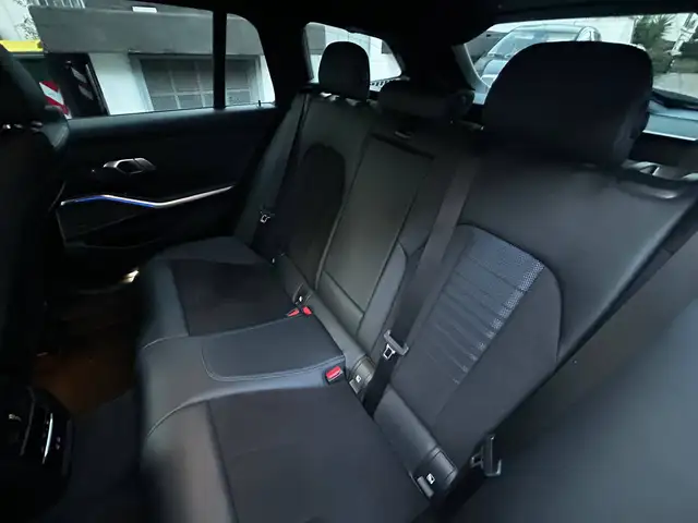 BMW 3 Series view 15