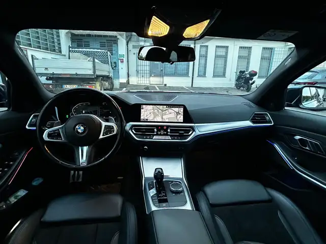 BMW 3 Series view 9