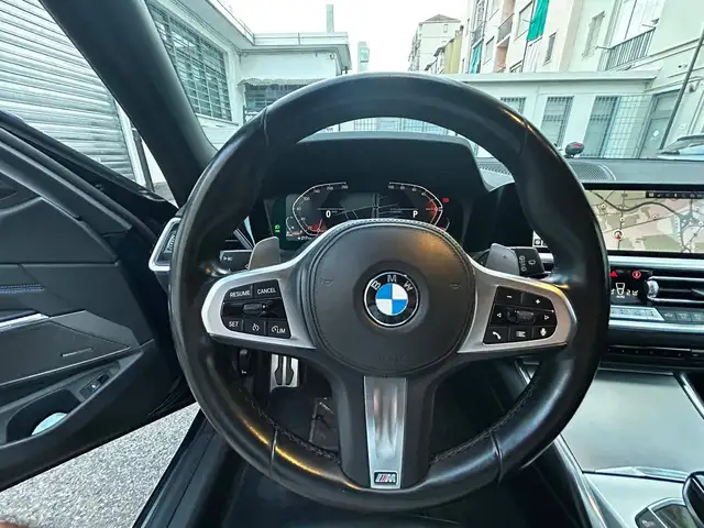 BMW 3 Series view 11