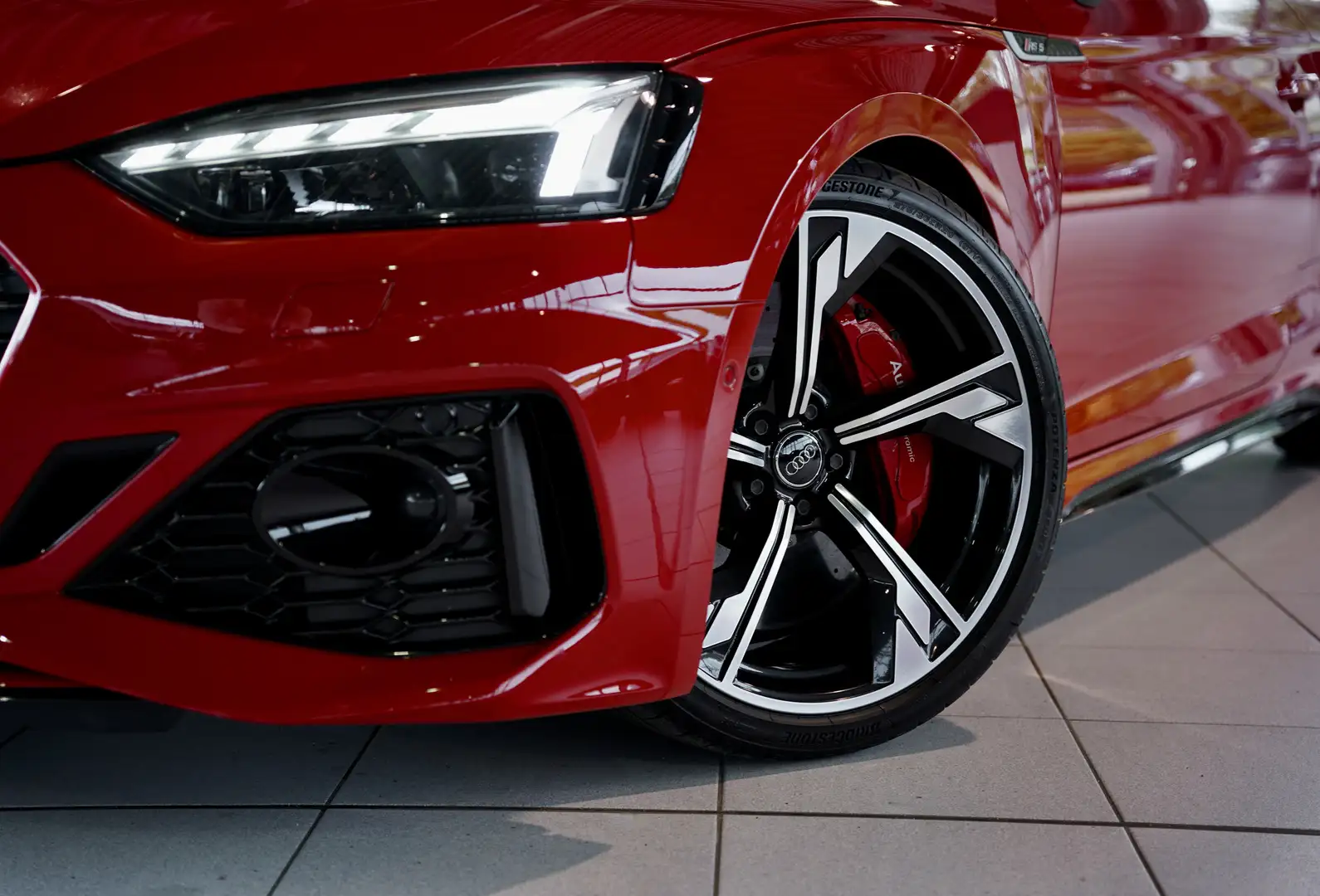 Audi RS5 Coupé q. 1.H *20 *Pano*RS-AGA*Keramik*H-UP Rot - 2