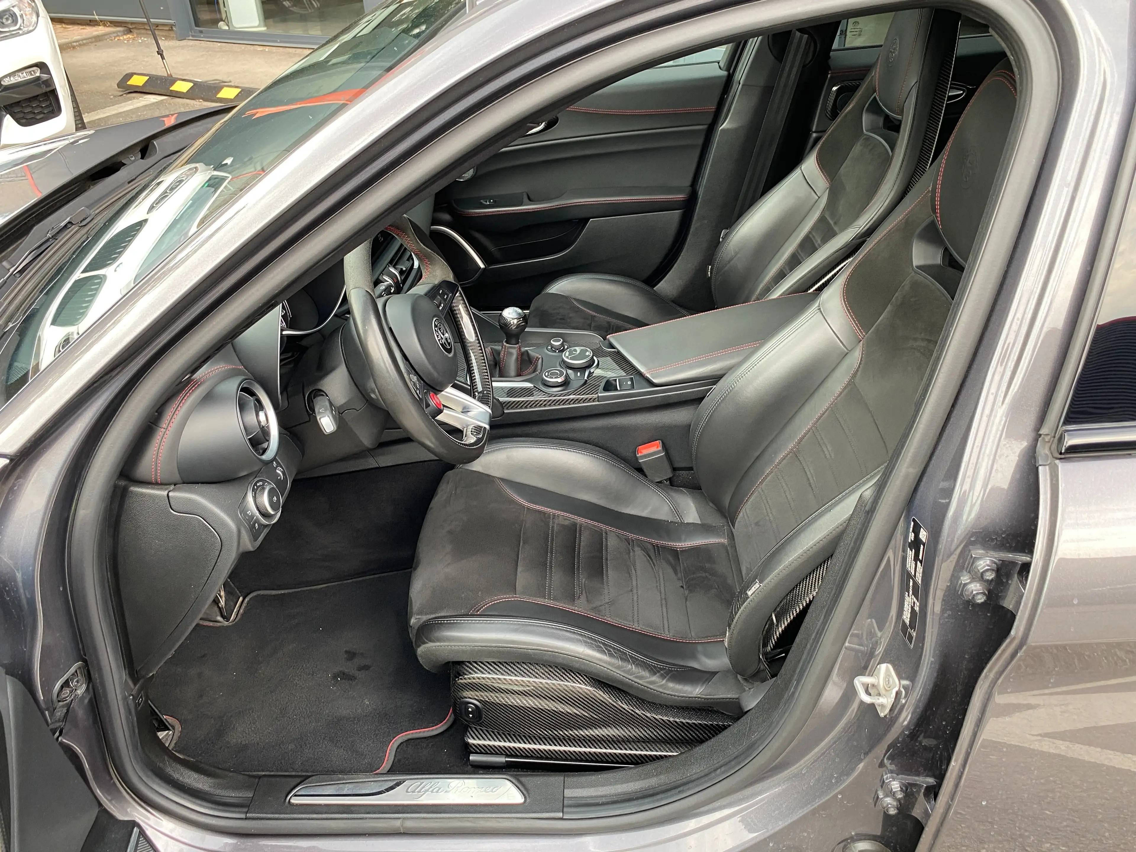 Alfa Romeo Giulia Giulia 2.9 V6 Bi-Turbo Quadrifoglio — photo 12