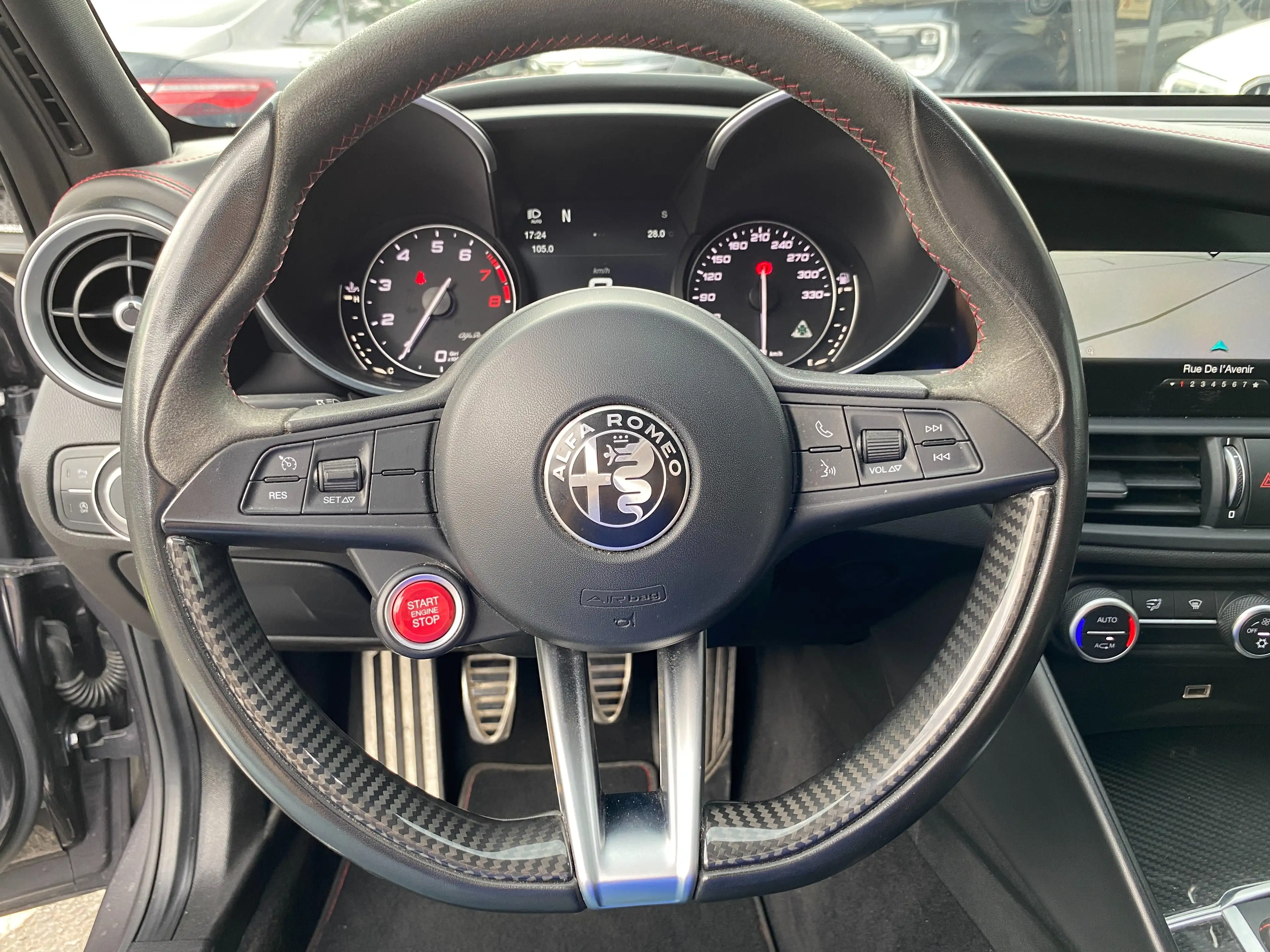 Alfa Romeo Giulia Giulia 2.9 V6 Bi-Turbo Quadrifoglio — photo 14