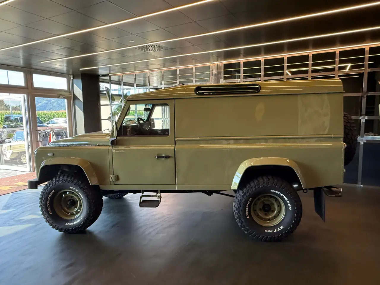 Land Rover Defender 110 2.5 td5 E Hard Top RIcond. "The world's style", foto 3