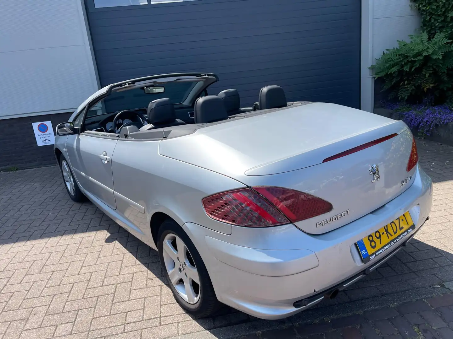 Peugeot 307 CC 2.0-16V/Cabrio/1eigenaar/Cruise-c/Climate-c/Apk Grijs - 2