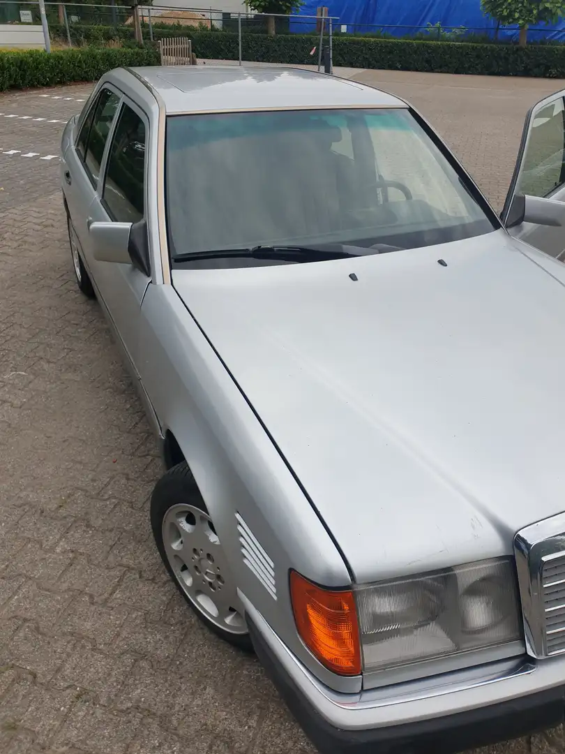 Mercedes-Benz 250 TURBO - 2