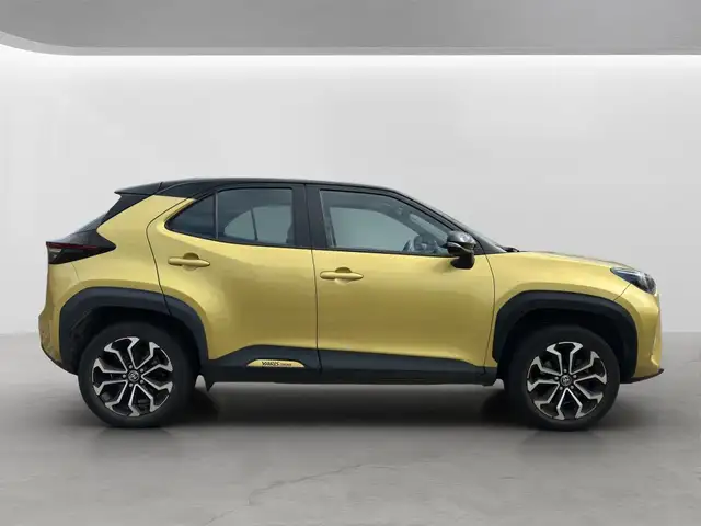Toyota Yaris Cross view 8