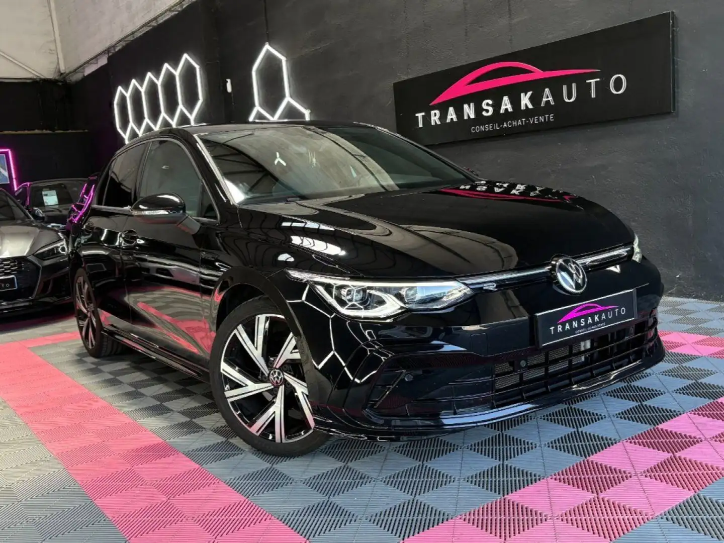 Volkswagen Golf 8 R-line 150 ch 1.5 TSI GARANTIE MARS 2026 ~ Sièges chauffants ~ Feux IQ LIGHT ~ Camera de recul Noir - 1