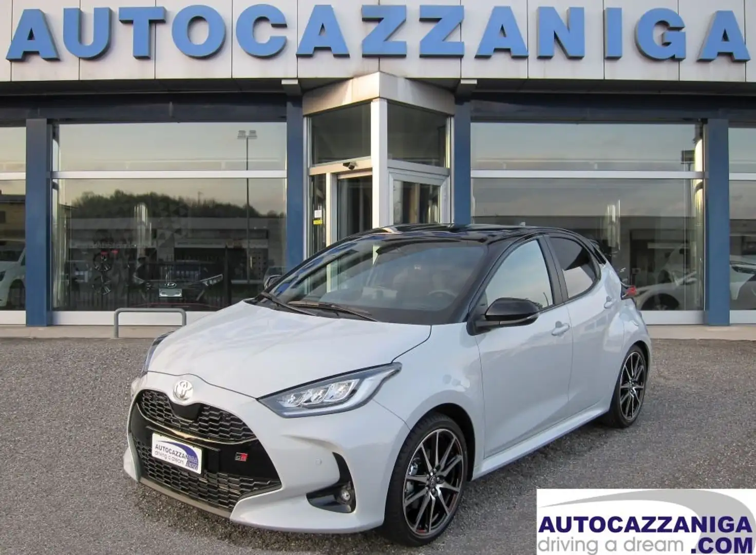 Toyota Yaris 1.5 HYBRID 130cv LOUNGE/GR SPORT/PREMIERE MY 2024 Gris - 1