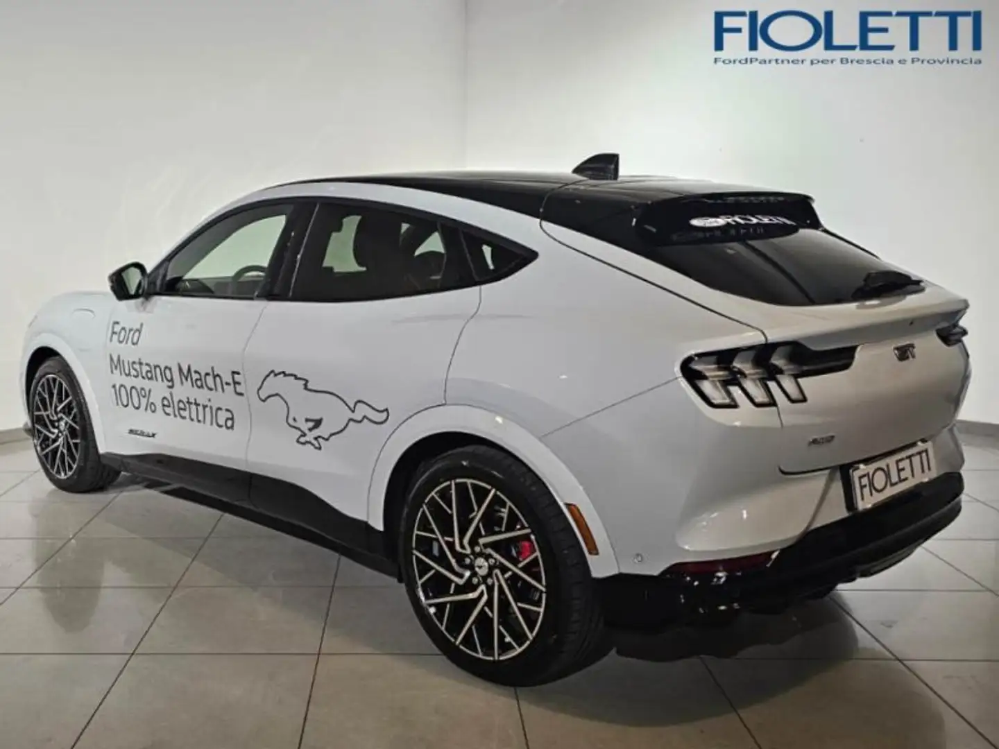 Ford Mustang Mach-E AWD ELETTRICO EXTENDED 487CV GT Bianco - 2