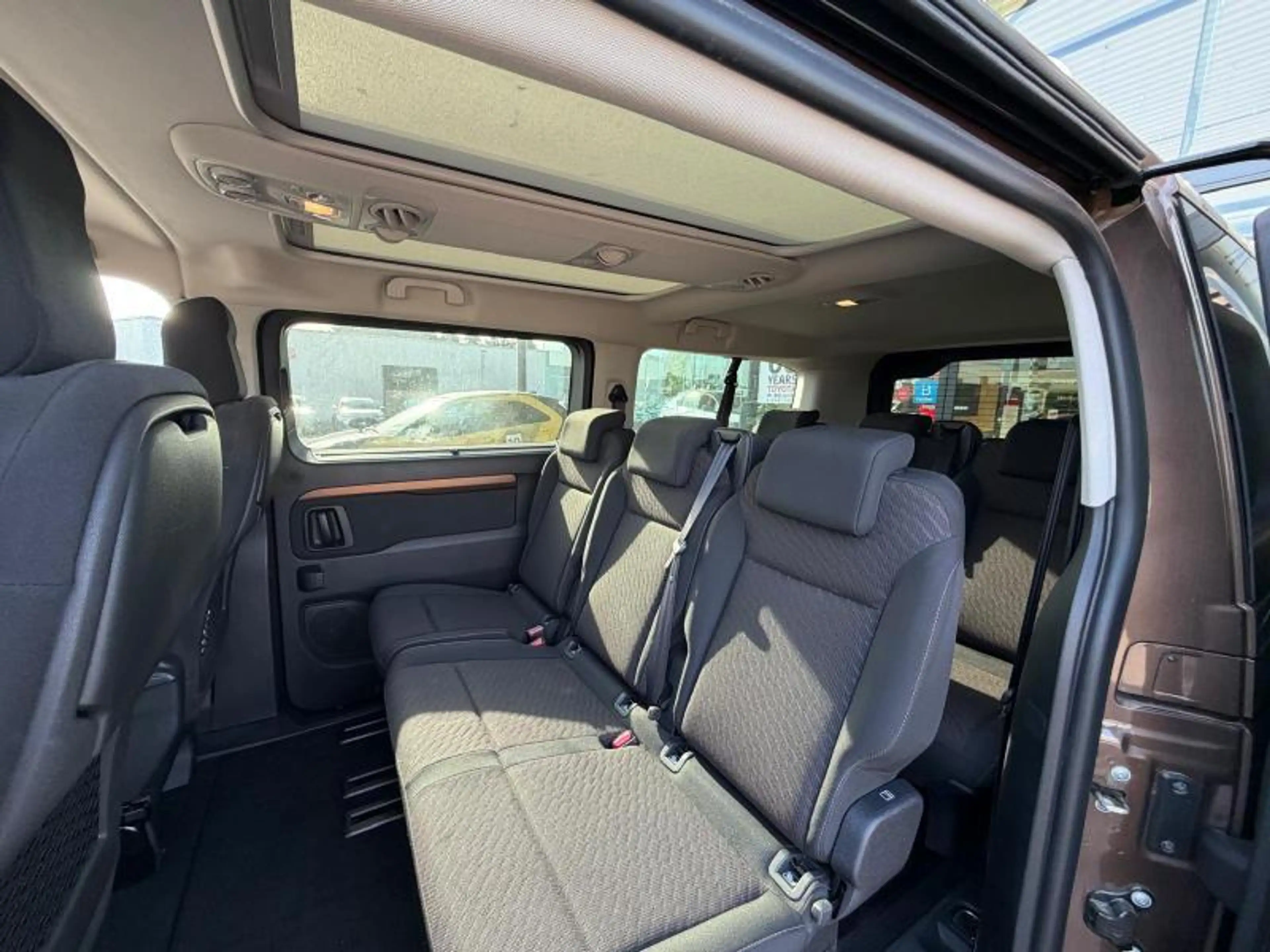 Toyota Verso MPV — photo 10