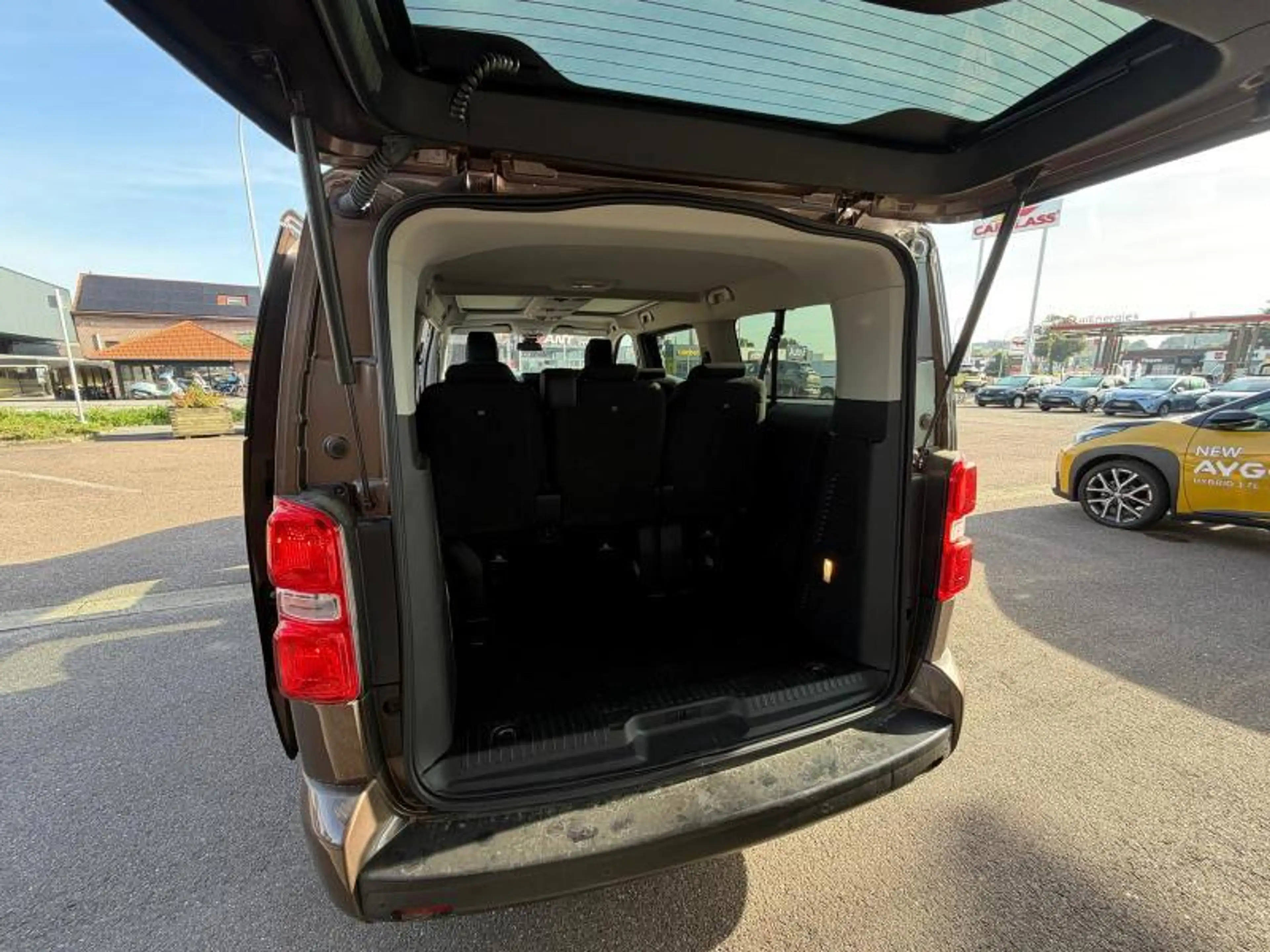 Toyota Verso MPV — photo 14