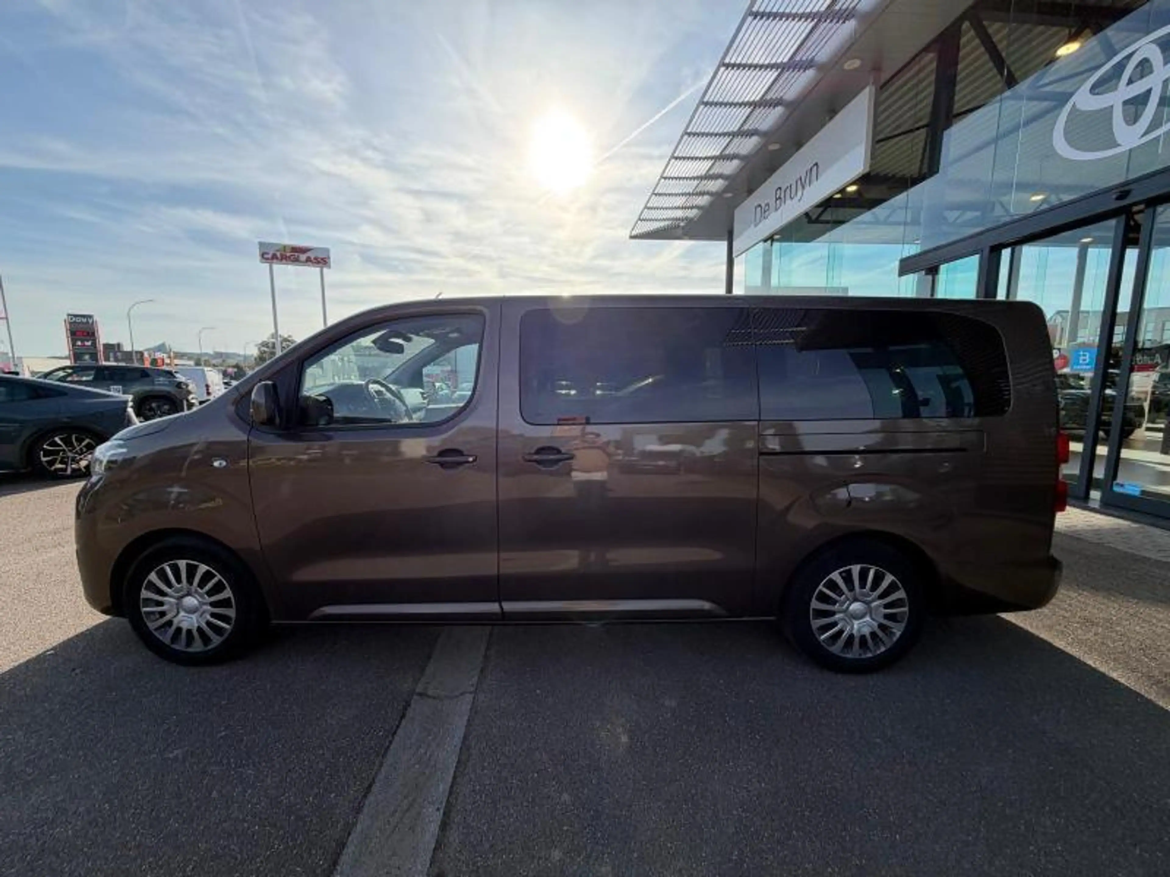 Toyota Verso MPV — photo 8