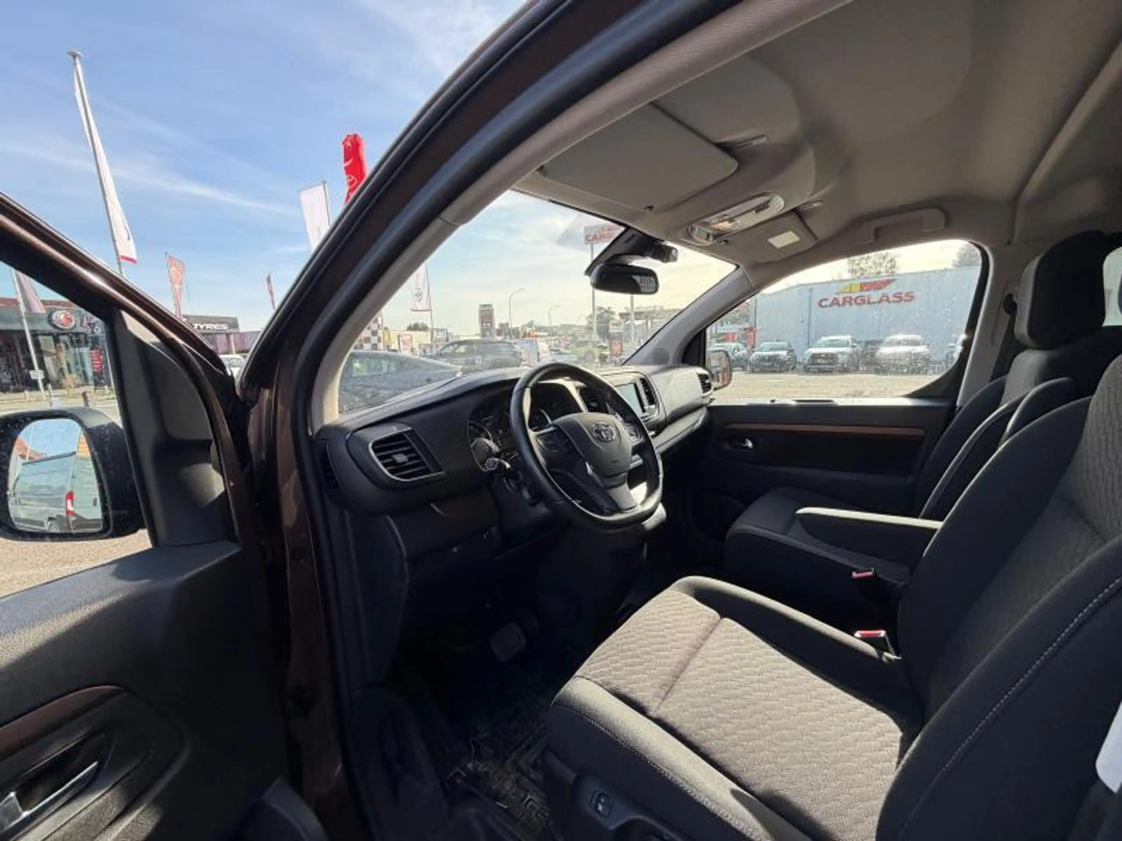 Toyota Verso MPV — photo 9