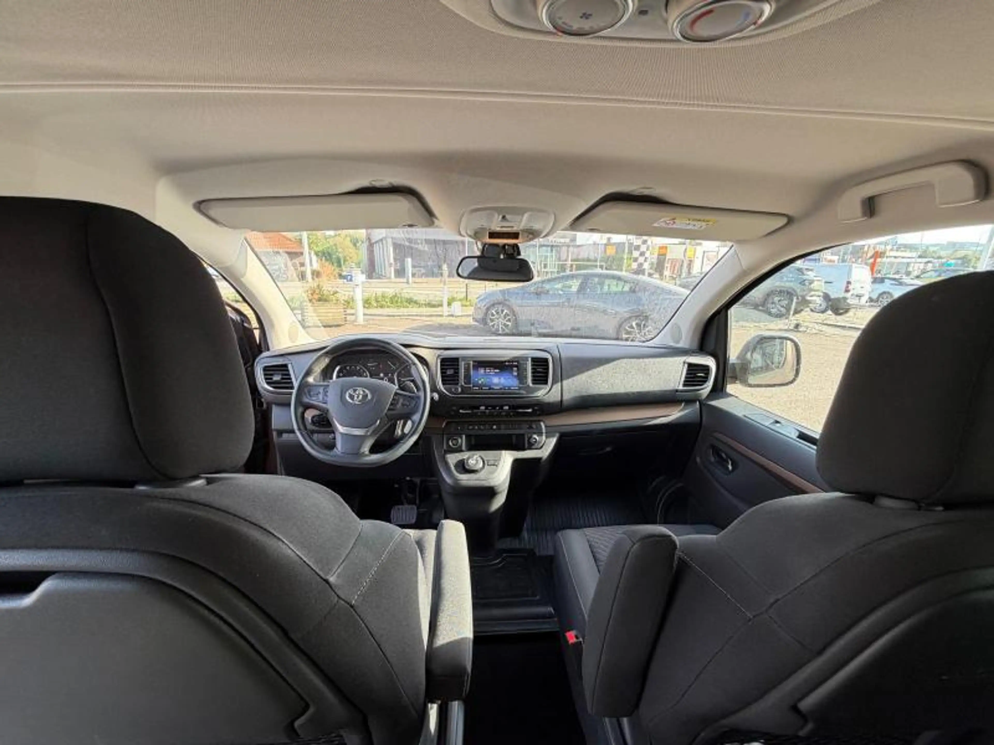 Toyota Verso MPV — photo 12
