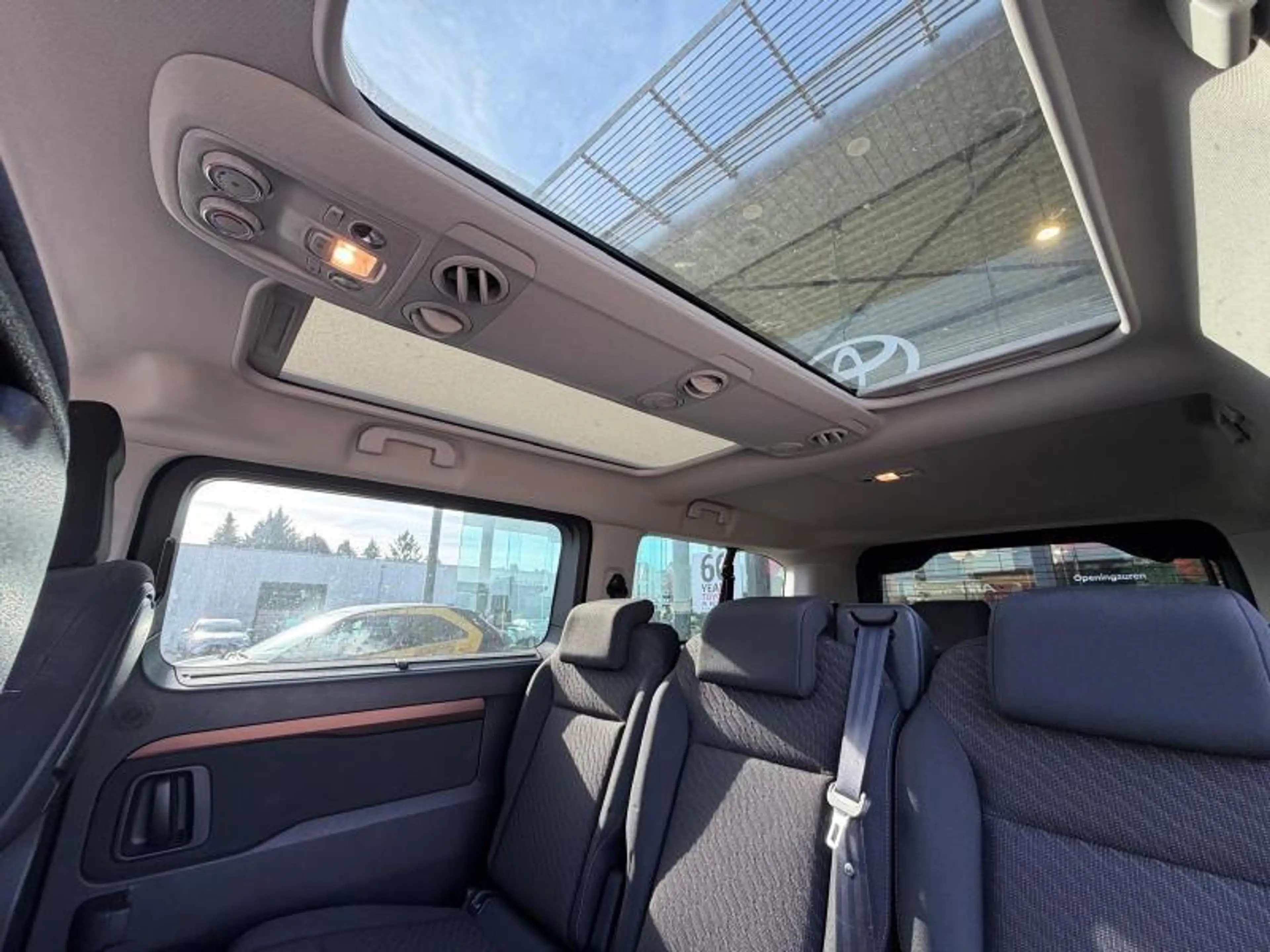 Toyota Verso MPV — photo 11