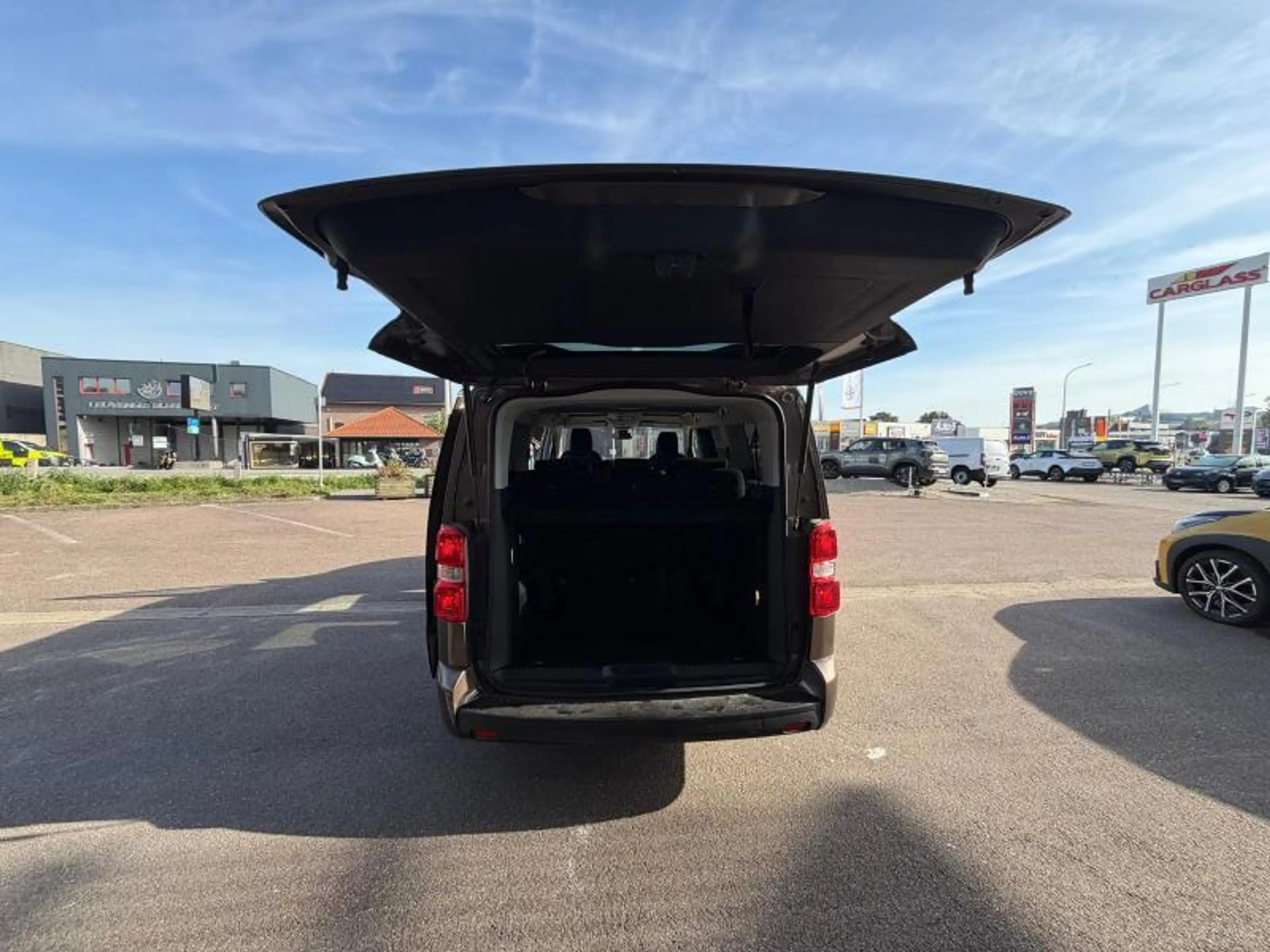 Toyota Verso MPV — photo 13