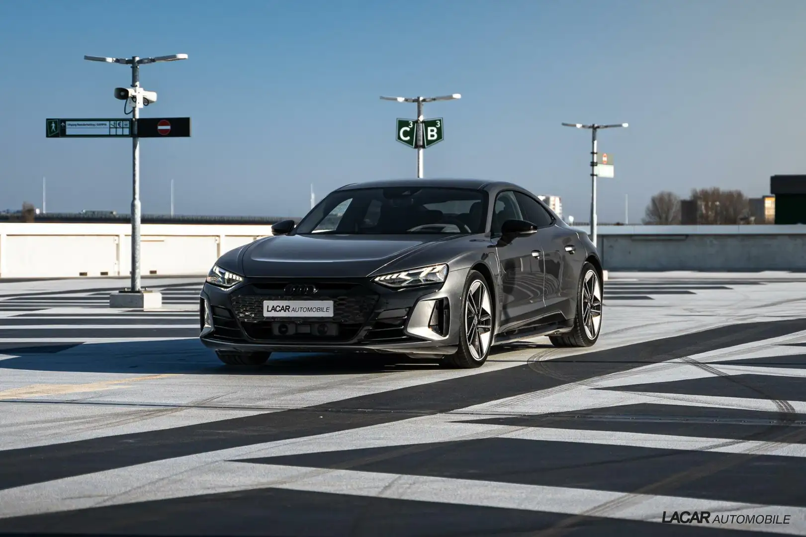 Audi RS e-tron GT 598pk I 4WS I Carbon I Pano Gri - 2