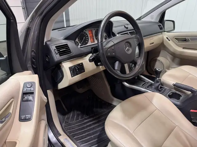 Mercedes-Benz B-Class view 10