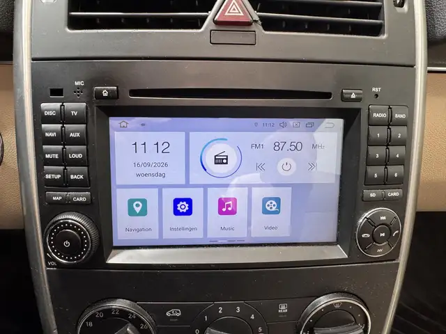 Mercedes-Benz B-Class view 17