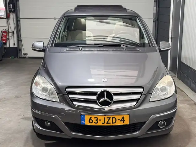 Mercedes-Benz B-Class view 2