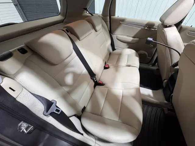Mercedes-Benz B-Class view 23
