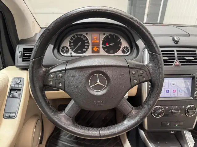 Mercedes-Benz B-Class view 12