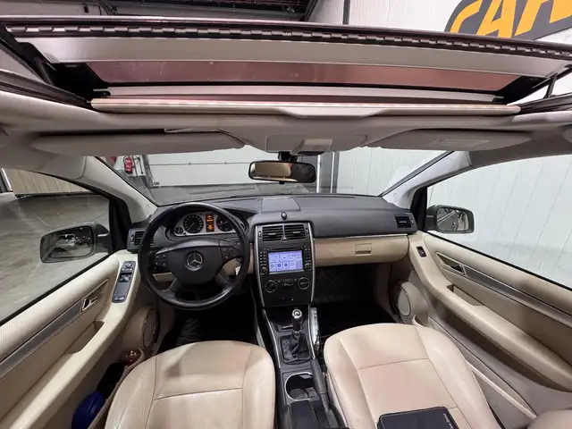 Mercedes-Benz B-Class view 11