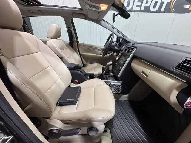 Mercedes-Benz B-Class view 24