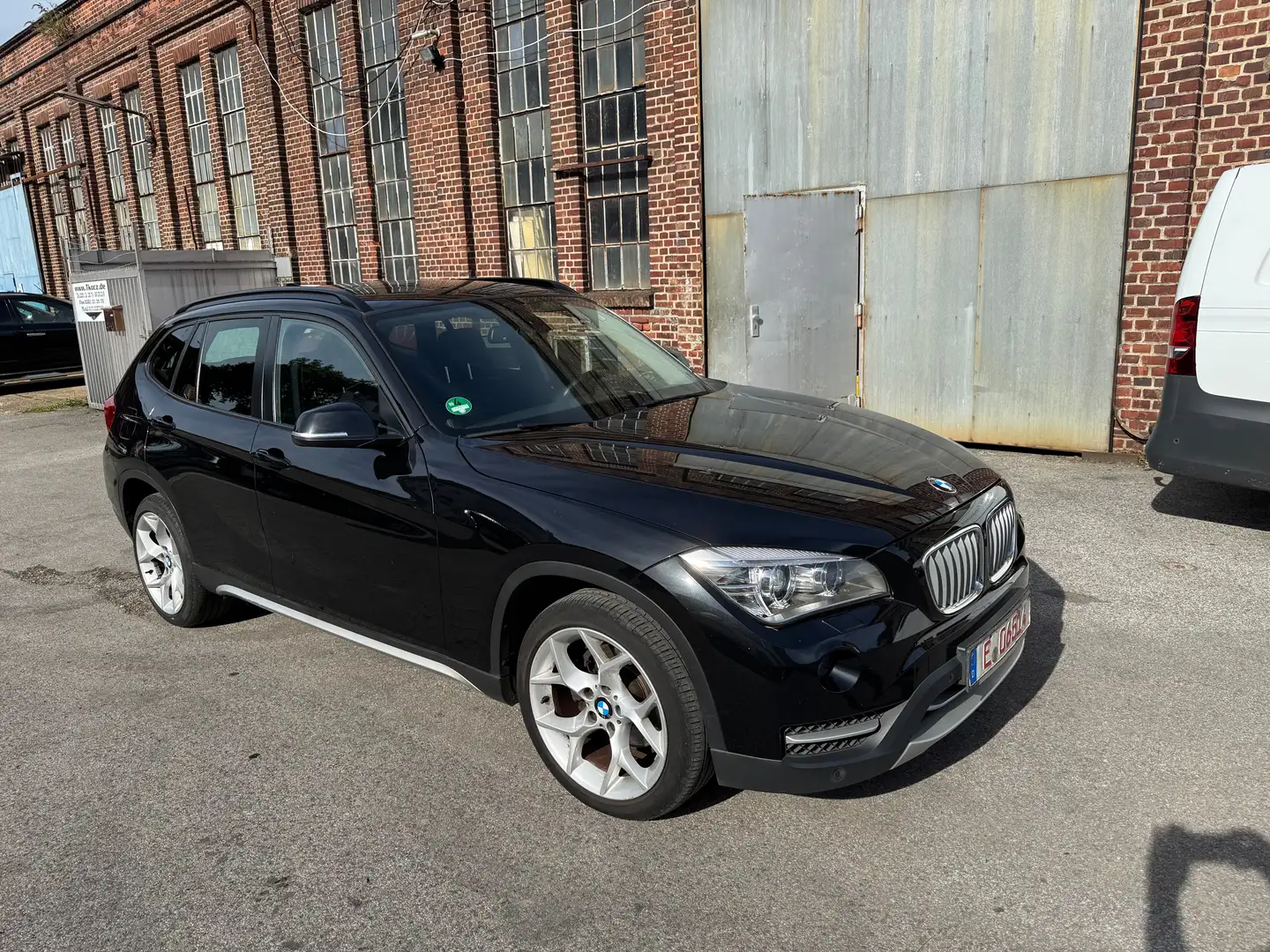 BMW X1 sDrive16d xLine Lückenloses Scheckheft 1 Hand Schwarz - 1