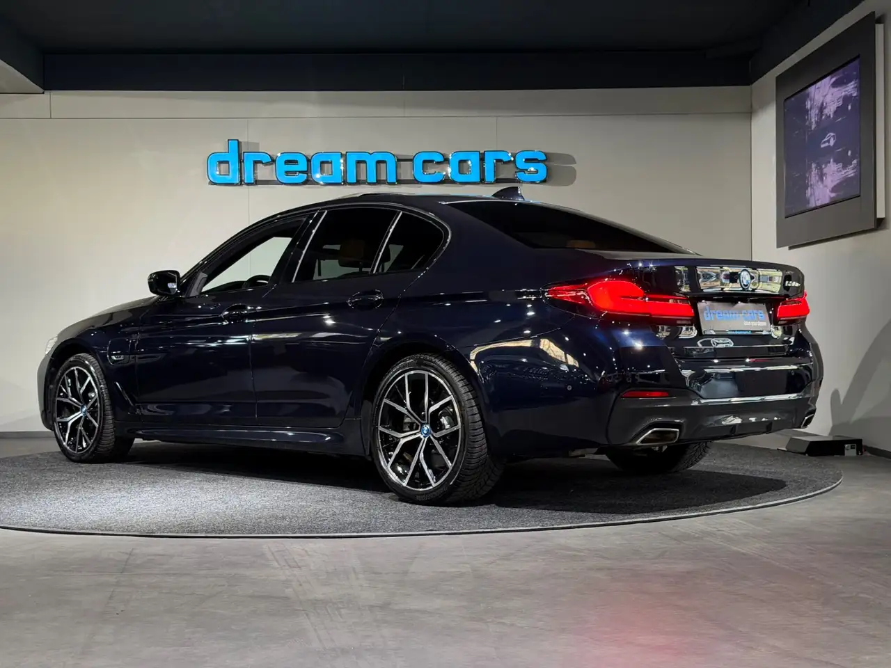 BMW 530 e PHEV Aut. / M PAKET / LCI / SCHIEBEDACH / TOP Bild 3