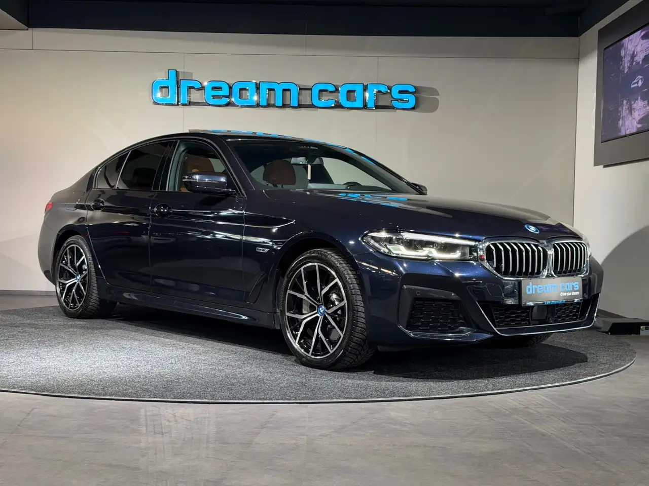 BMW 530 e PHEV Aut. / M PAKET / LCI / SCHIEBEDACH / TOP Bild 4