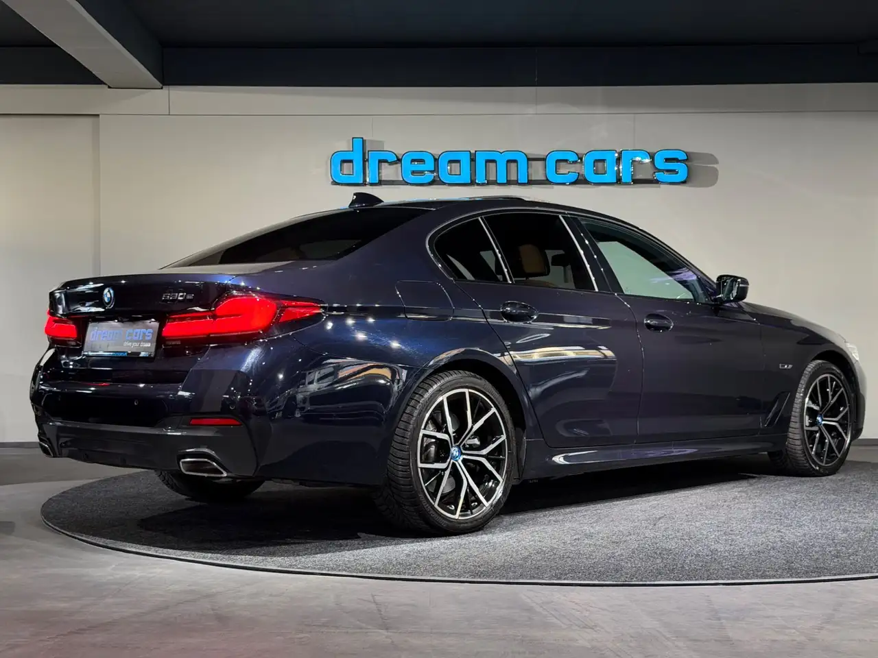 BMW 530 e PHEV Aut. / M PAKET / LCI / SCHIEBEDACH / TOP Bild 2