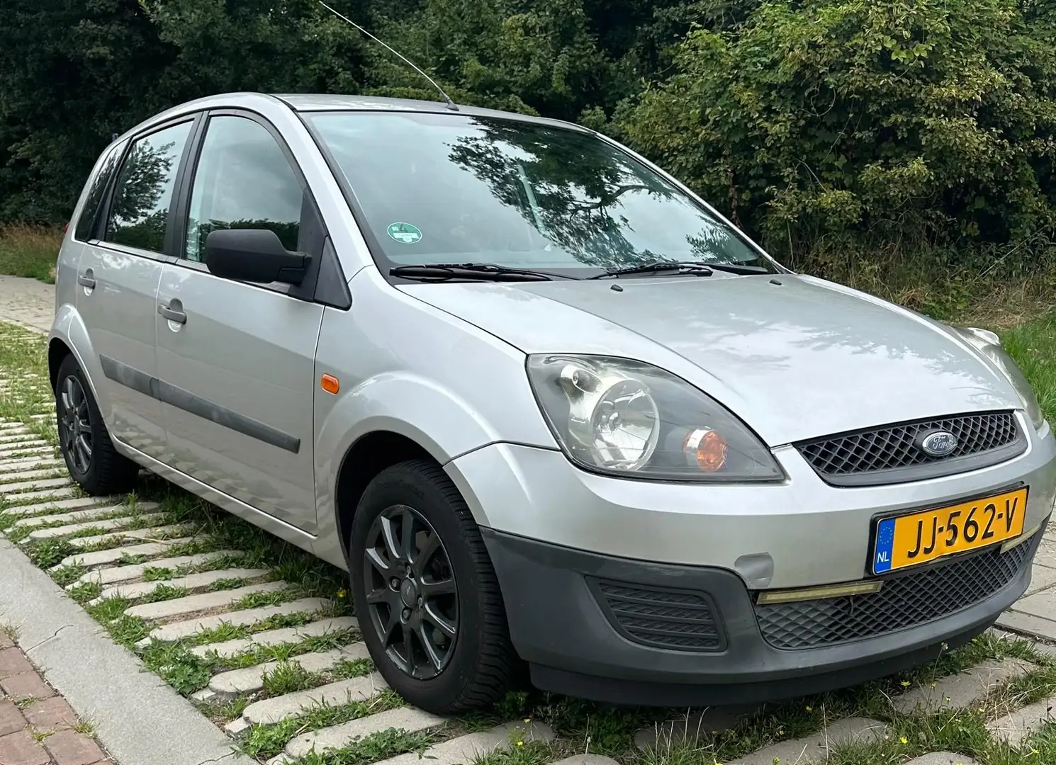 Ford Fiesta 1.4-16V Futura Gri - 1
