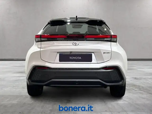 Toyota C-HR view 12